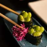 sushi-edamame-prato-azul